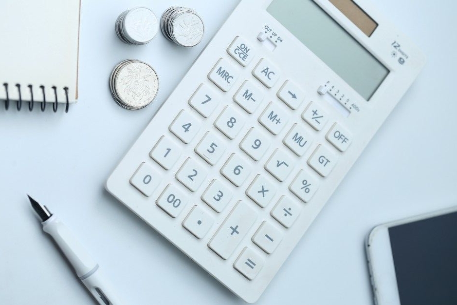 Understanding Investing and Risk by Lindsay Hollinger